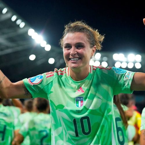 Eurocopa Feminina: Itália Goleia Noruega e Avança com Força Bruta