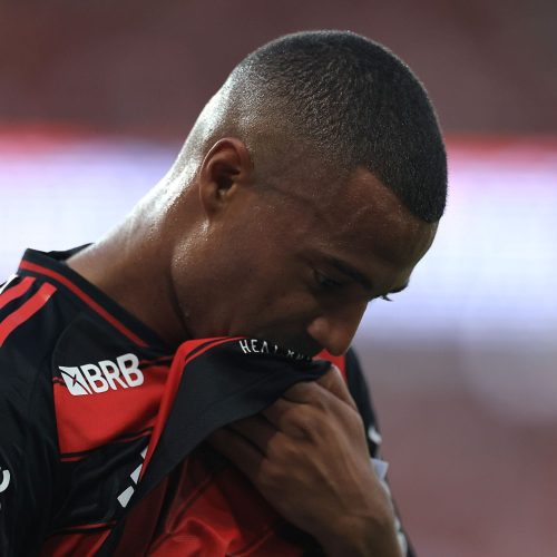 Flamengo Libera De La Cruz Após Polêmica com Ex-Chefe do Departamento Médico