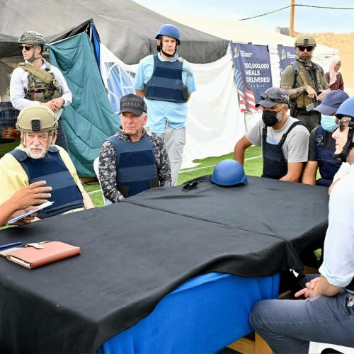 Fome Gaza: Enviado Trump visita centro de distribuição e palestinos clamam por ajuda da ONU