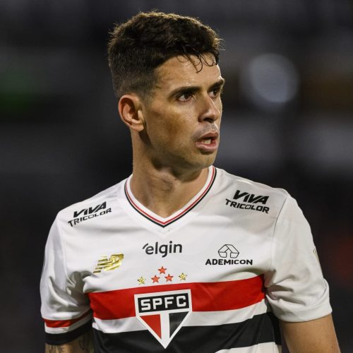 Fratura na Região Lomba: Oscar Sofre Lesão Grave e se Fila no São Paulo
