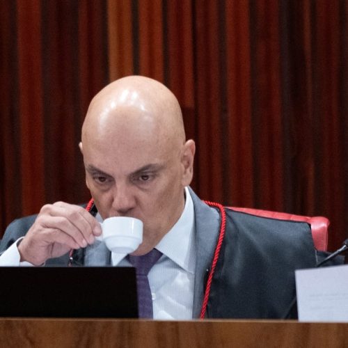 Gesto Obsceno de Moraes: Análise da Controvérsia Pós-Sanções