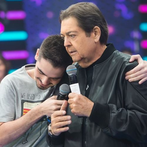 Homenagem Faustão: João Silva celebra pai durante estreia do Programa do João