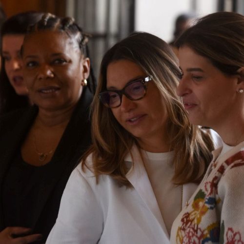 Janja se Emociona em Despedida de Preta Gil: Momento Marcante no Velório