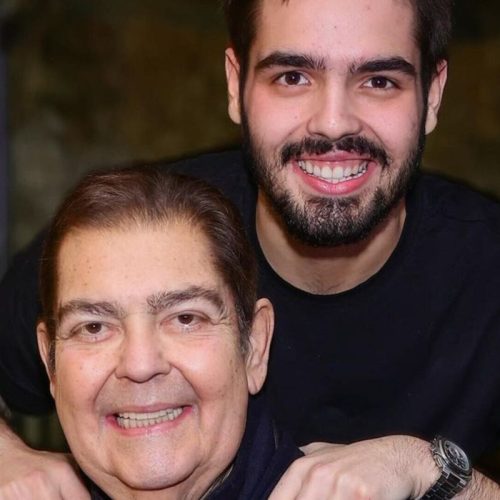 João Silva estreia programa no SBT em meio à internação de Faustão