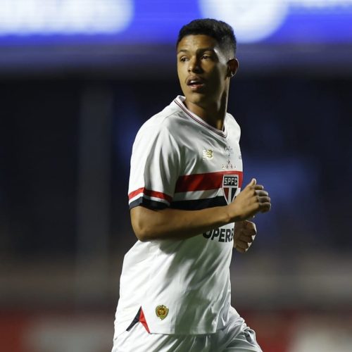 Lesão no Joelho: O Impacto da Ruptura do Ligamento Cruzado no Futebol