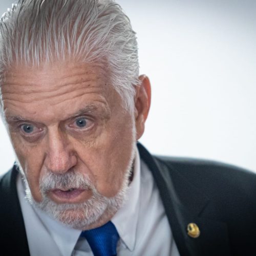 Líder do governo defende atuação institucional após críticas de Eduardo Bolsonaro sobre viagem aos EUA