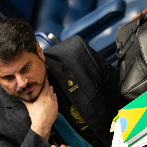 Marcos do Val Burla Decisão de Moraes e Viaja aos EUA com Passaporte Diplomático