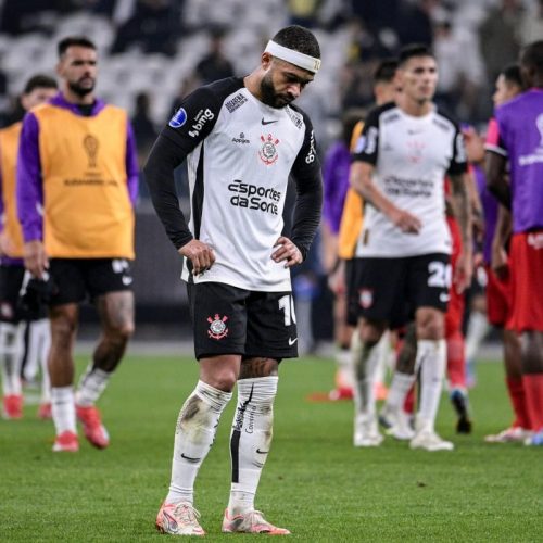 Memphis Depay: Protestos na Sede do Corinthians Revelam Insatisfação da Torcida