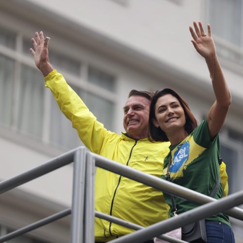 Michelle deve assumir a liderança da direita após medidas cautelares, defende líder político