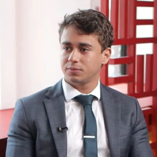 Nikolas Ferreira Questiona Decisão de Moraes Sobre Acampamentos na Praça dos Três Poderes