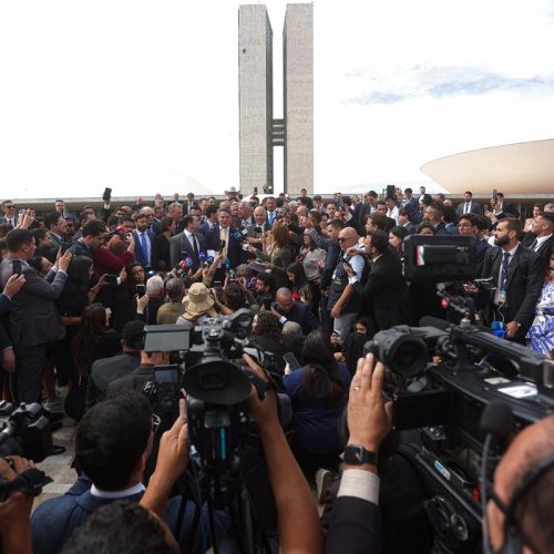 Obstrução no Congresso: Líder do PL anuncia medidas contra prisão de Bolsonaro