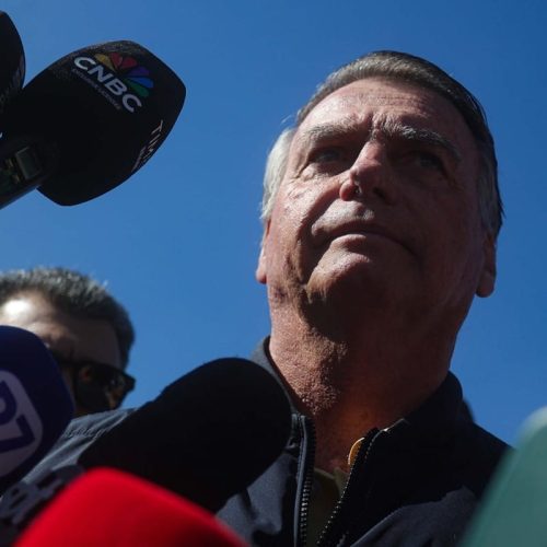 Operação Polícia Federal: PF apreende US$ 14 mil e R$ 8 mil em espécie na casa do ex-presidente Bolsonaro