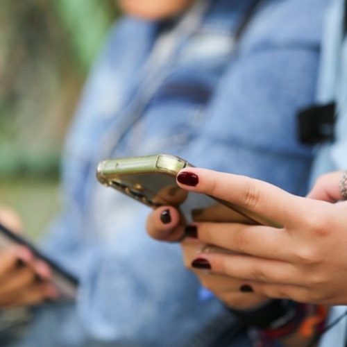 Operação Rastreio: Polícia do RJ inicia devolução de 1,4 mil celulares roubados