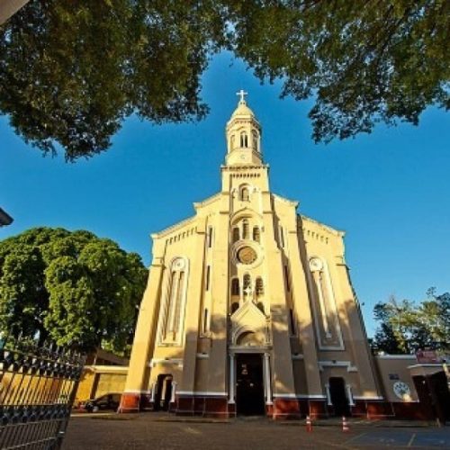 Padre em Recife Exige Evitamento de Alianças em Missas Após Assalto
