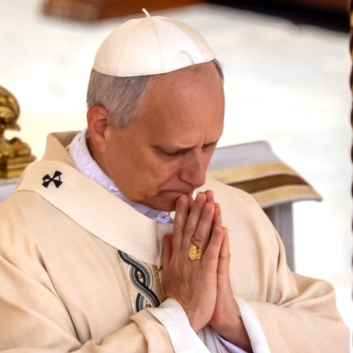 Papa Leão XIV: Novo Cessar-Fogo Urgido nas Ruínas de Gaza após Ataque à Igreja