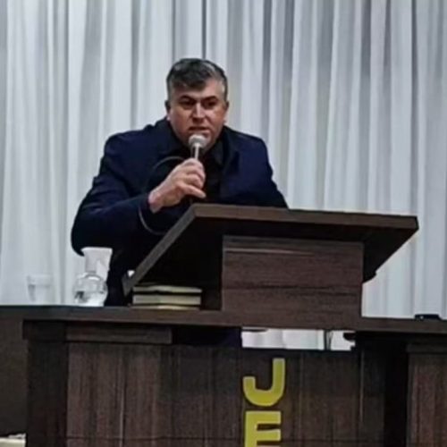 Pastor Sérgio Carvinho morre durante culto online e comoove fiéis em todo o Brasil