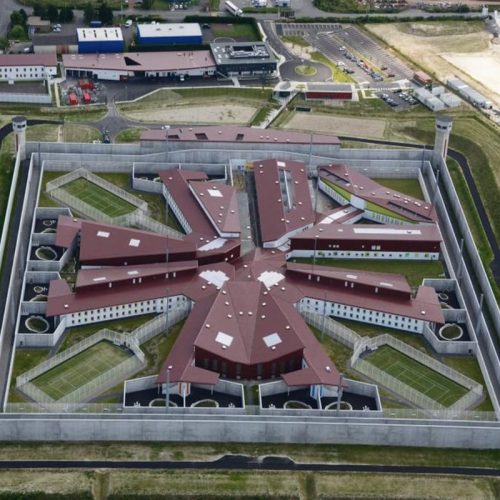 Prisão de Segurança Máxima: França Inaugura Nova Unidade com Isolamento Total