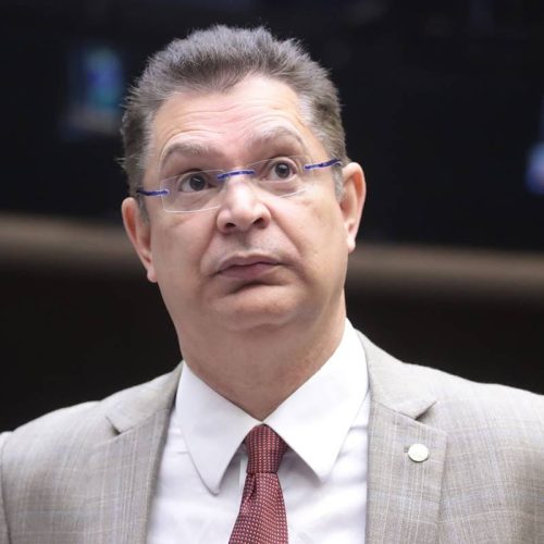 Prisão de Zambelli: Líder do PL convoca Câmara a reagir contra decisão judicial