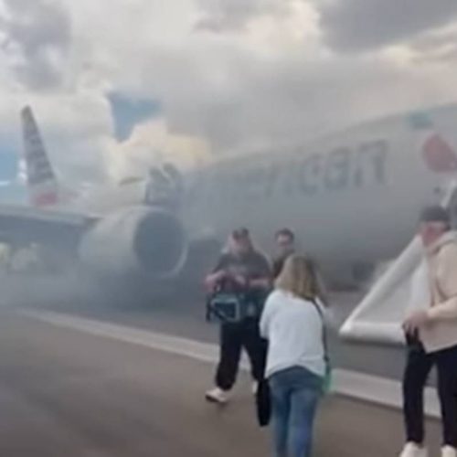 Problema no Trem de Pouso: Avião é Evacuado em Denver, EUA