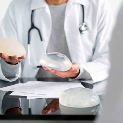 Próteses Mamárias Chinesas Proibidas pela Anvisa: Entenda os Riscos e a Decisão