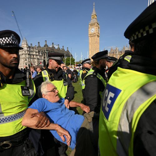 Protesto Pró-Palestina em Londres: Polícia Detém Mais de 150 Pessoas em Operação Massiva