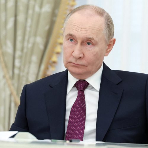 Prudência Nuclear: Rússia Alerta para Tensões após Envio de Submarinos por Trump