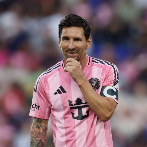 Recorde de gols: Messi bate Cristiano Ronaldo em mais um jogo de gala