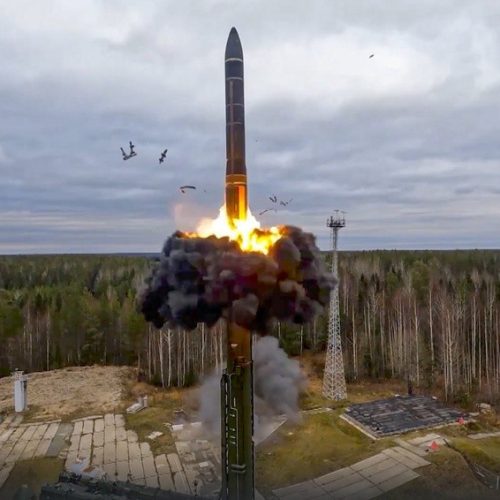Rússia EUA Mísseis: Novas Acusações e Suspensão da Moratória