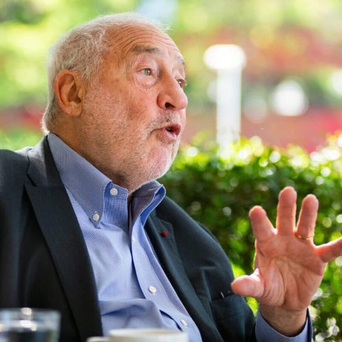 Sanções Econômicas: Por Que Líderes Devem Seguir a Reação de Lula, Segundo Nobel de Economia
