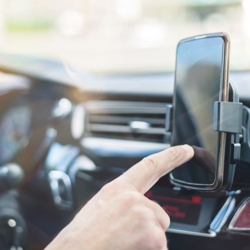 SC: Mais de 50 mil motoristas multados por dirigir usando celular em 2025