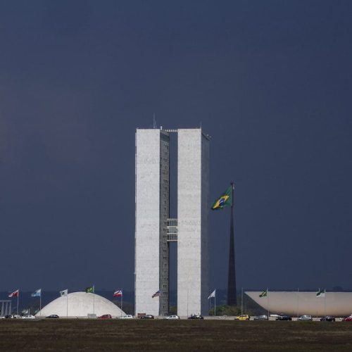 STF: Entenda como o Pedido sobre Eduardo Bolsonaro Impacta a Câmara dos Deputados
