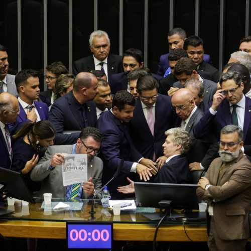 Suspensão de Deputados: Câmara Federal Encaminha Denúncias à Corregedoria