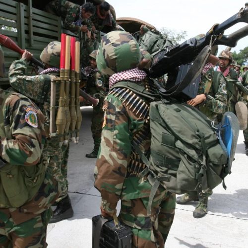 Tailândia e Camboja Enfrentam Trocas de Tiros na Fronteira Após Intensa Tensão