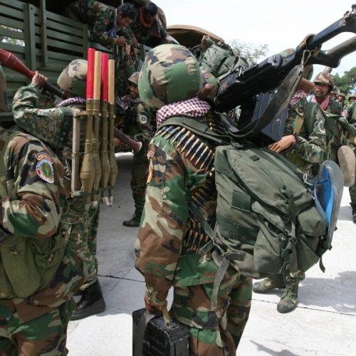Tailândia e Camboja Enfrentam Trocas de Tiros na Fronteira Após Intensa Tensão