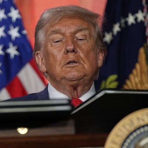 Tarifas Trump: Multa de 25% para Índia e 50% para o Brasil