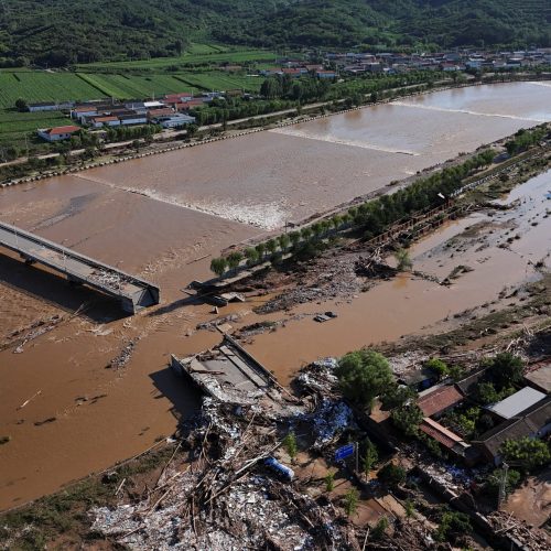 Tempestades em Pequim: Lavouras Extremas e Medidas de Emergência