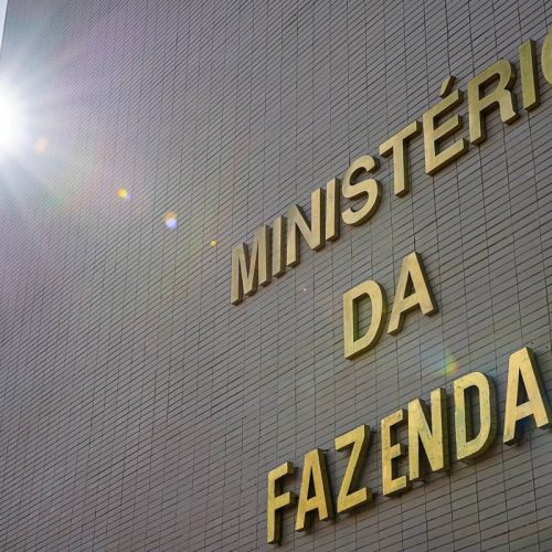 Tesouro Nacional Reduz Emissões em Meio a Cenário de Incertezas Econômicas