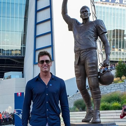 Tom Brady: Inauguração da Estátua e o Legado no New England Patriots