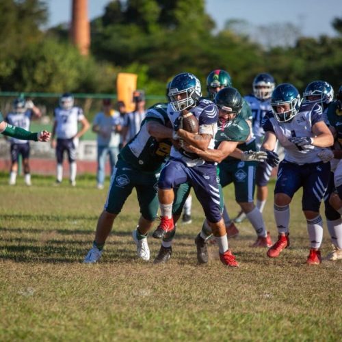 Tubarões do Cerrado Vencem de Virada na Estreia da Superliga de Futebol Americano