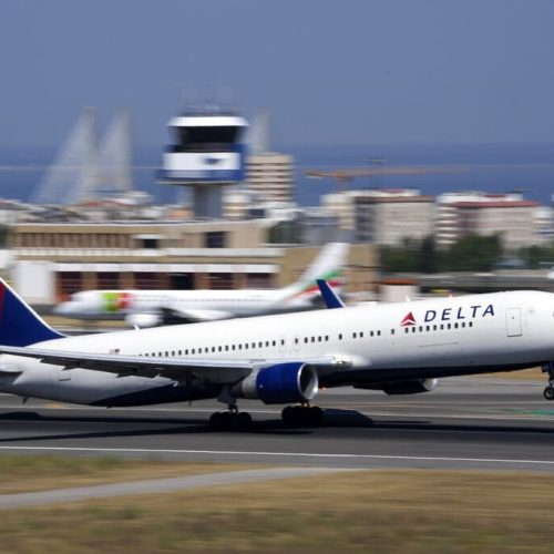 Turbulência Aérea: Incidente de Voo Delta nos EUA e Tendências de Segurança