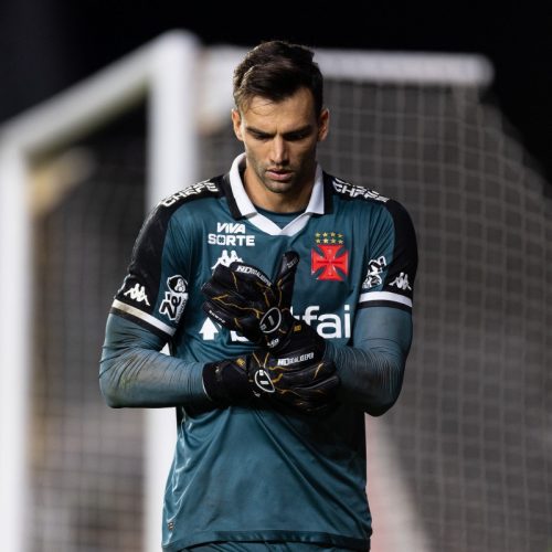 Vasco: Diniz Critica Árbitro Após Expulsão de Léo Jardim e Empate com o Inter