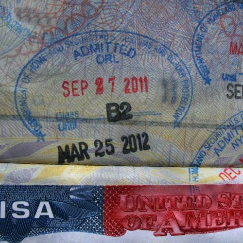 Visto dos EUA exigirá caução de até US$ 15 mil em programa piloto: o que você precisa saber