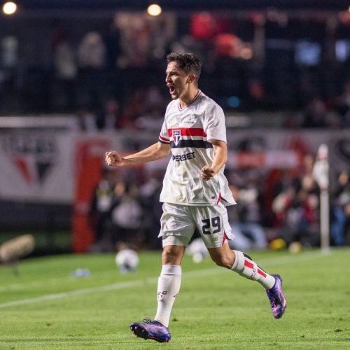 vitória do São Paulo por 2 a 1 sobre Athletico-PR nas Oitavas da Copa do Brasil